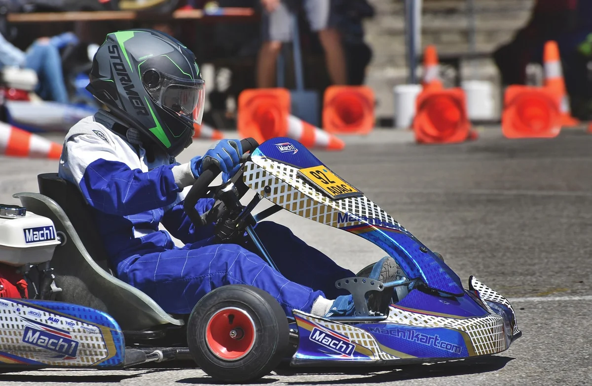 Les bienfaits du karting pour le développement des jeunes pilotes en 2026